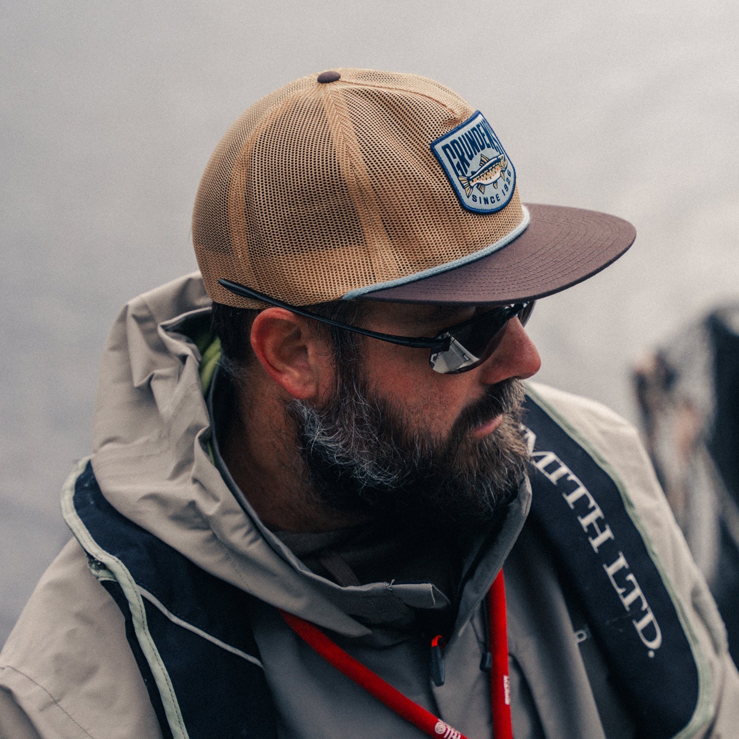 TROUT PATCH MESH TRUCKER WHISKEY/DARK BROWN